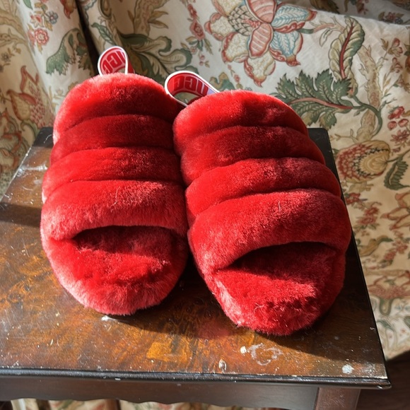 Brand new Ugg Yeah Fluff Slides - Picture 2 of 6